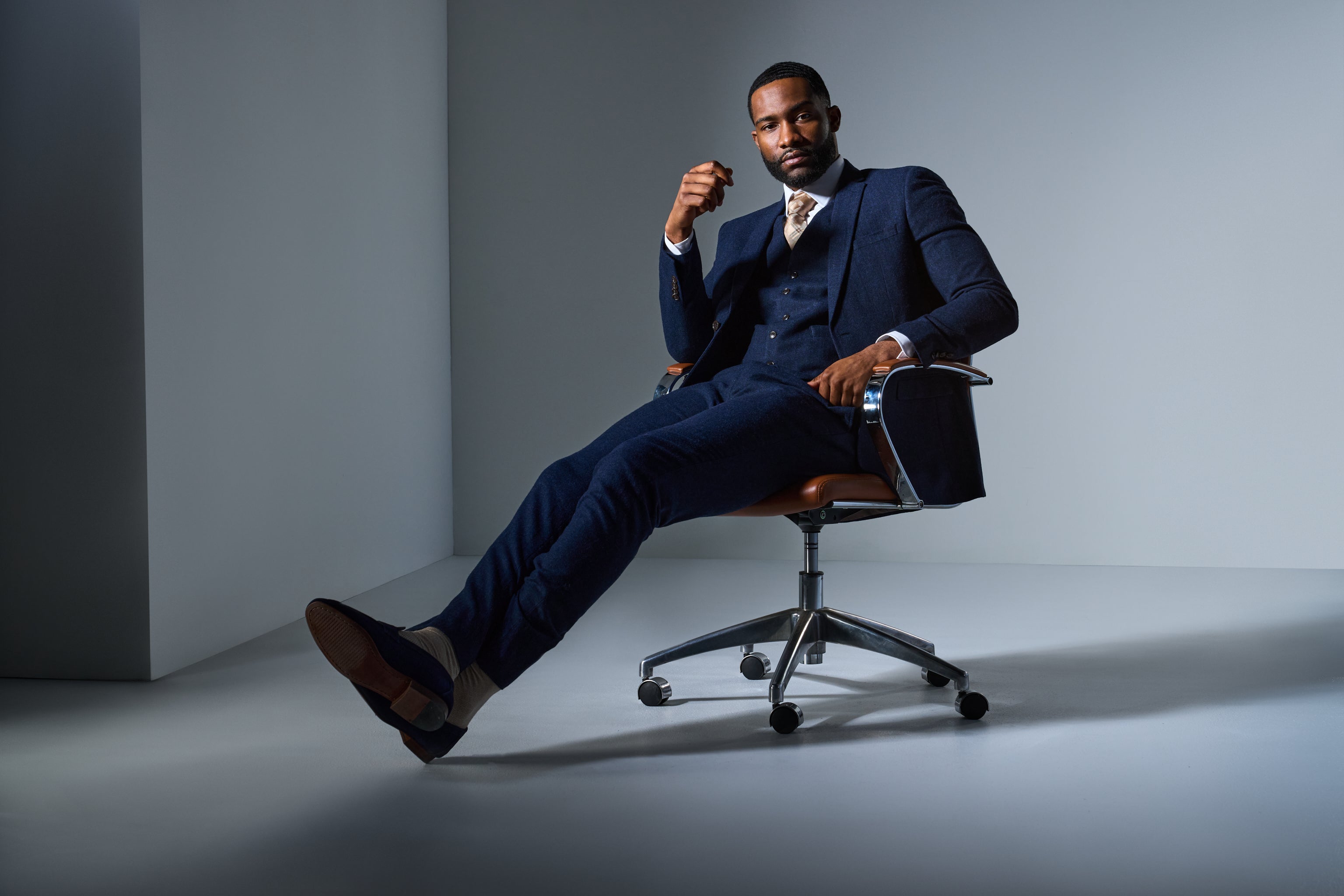 Navy Blue Tweed 3 Piece Suit, 48 / 42 Navy Blue Tweed 3 Piece Suit, 48 / 42